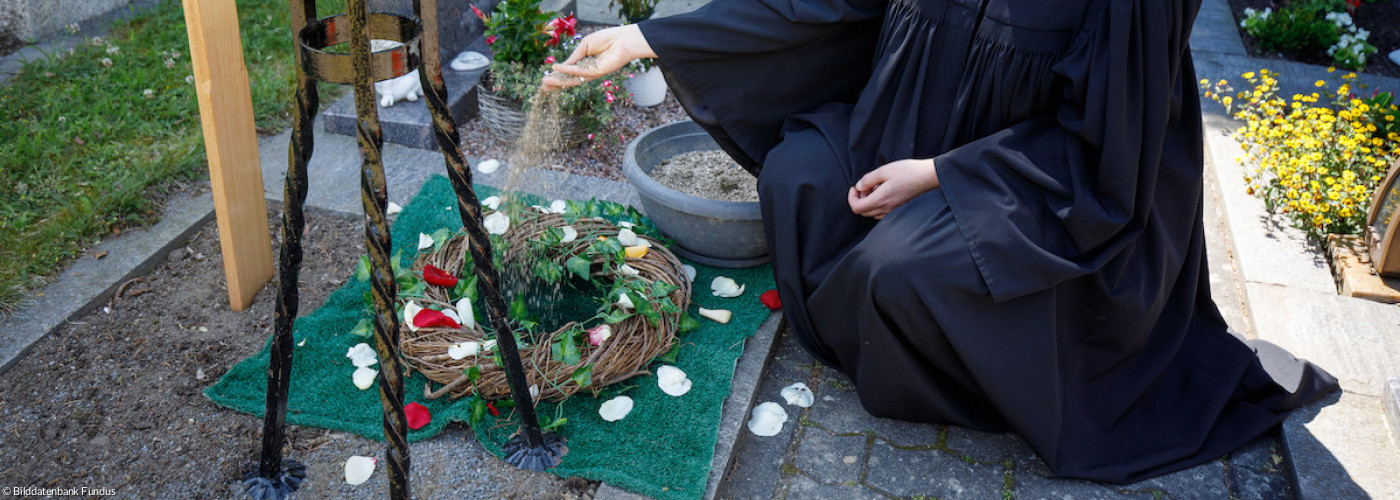 Bestattung Trauerfeier Begräbnis Urne Friedhof 21