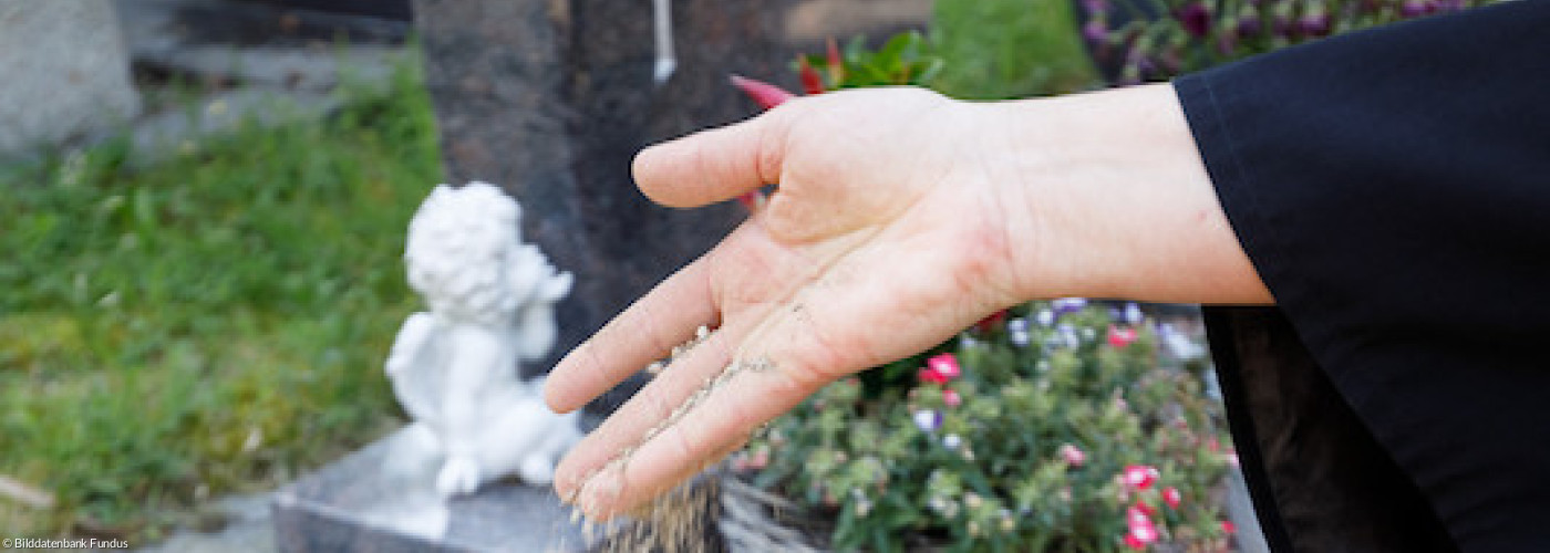 Bestattung Trauerfeier Begräbnis Urne Friedhof 22