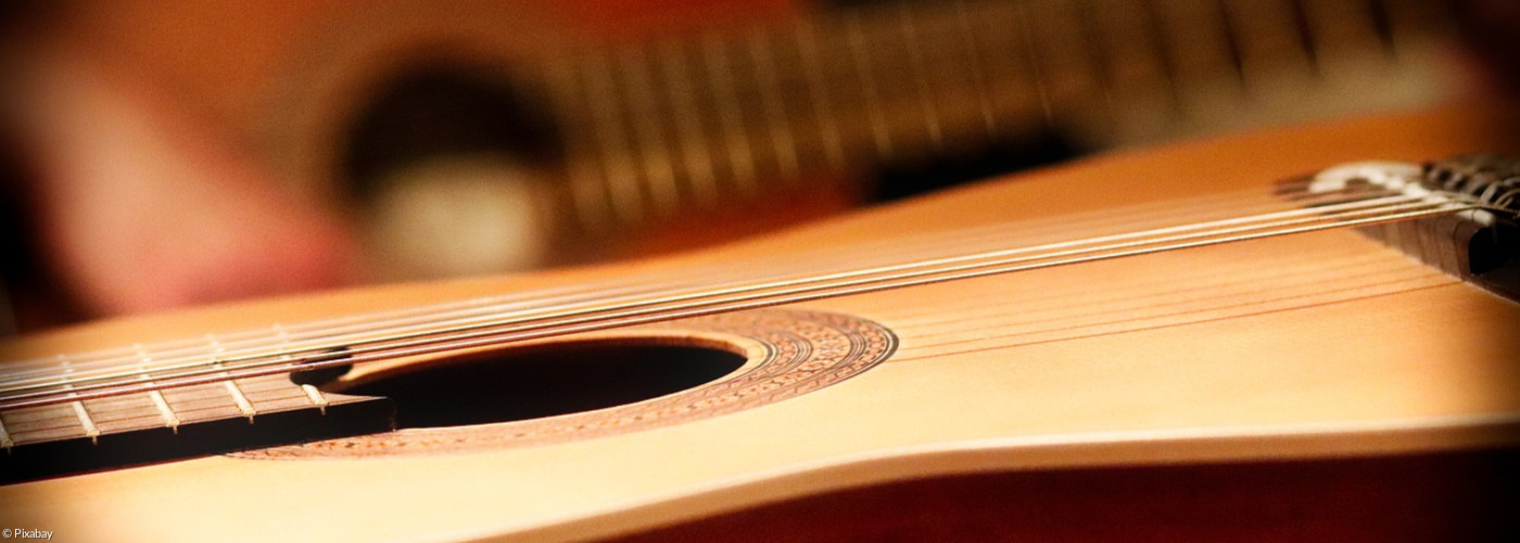 Saiten einer Gitrarre